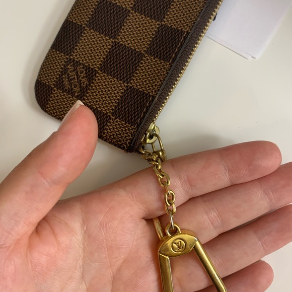 SOLD Authentic Key Cles - Picture 6 of 8